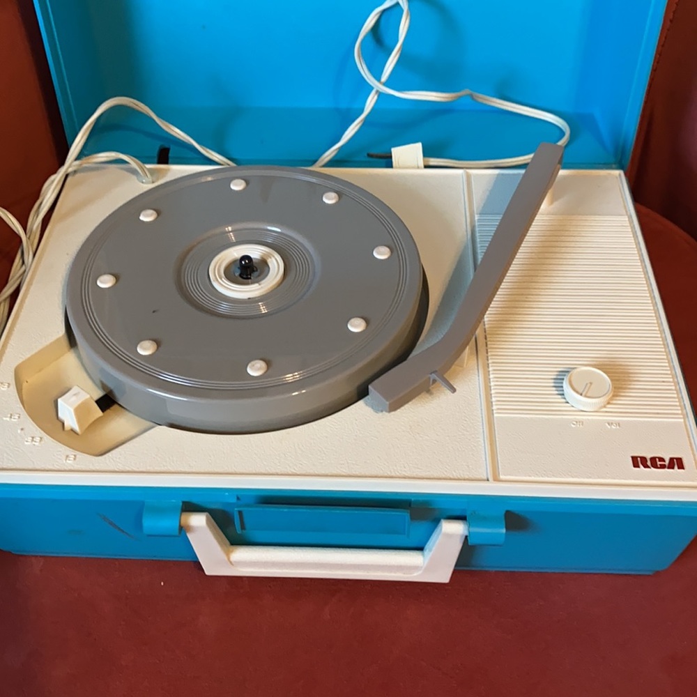 Vintage RAC solid state portable phonograph